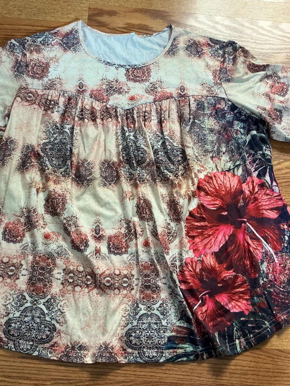 Multi Color Floral Gathered Bodice Rounded Hem Short  Sleeve Top Size 3X